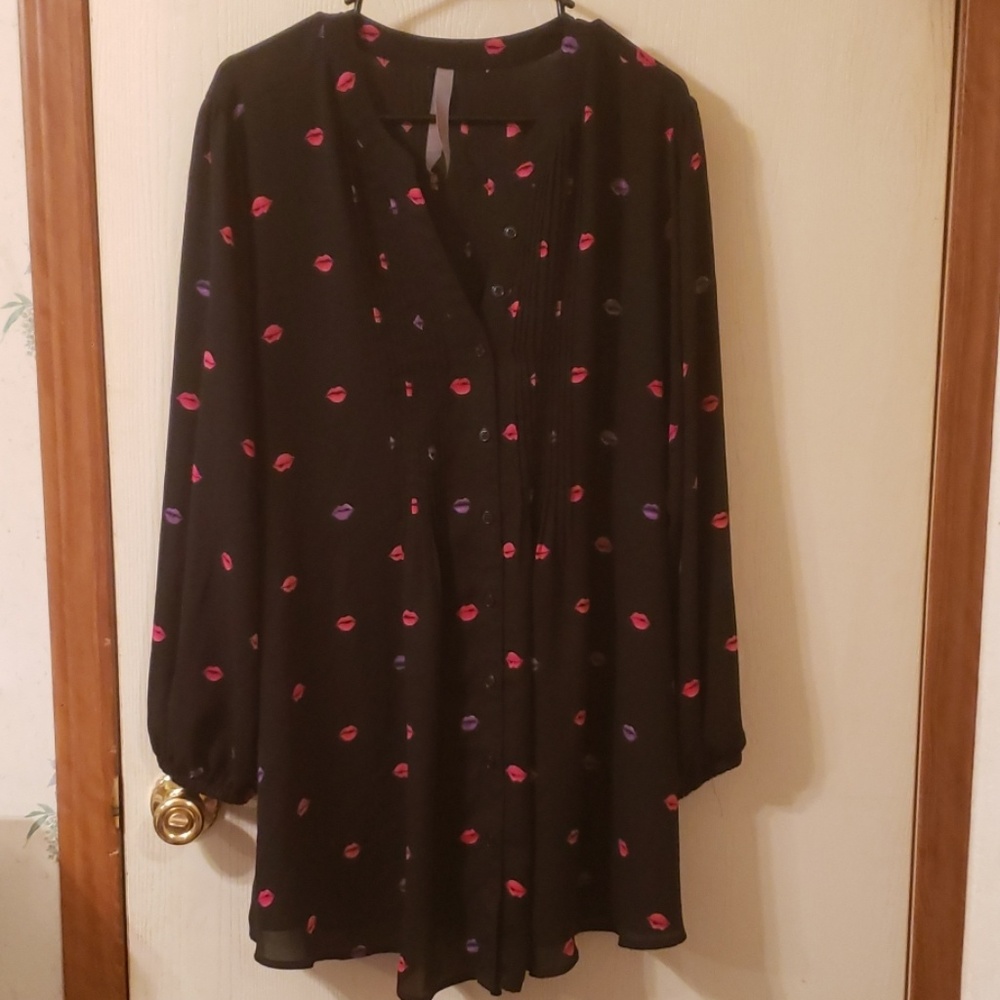 Melissa McCarthy Seven7 (lips) top 2x